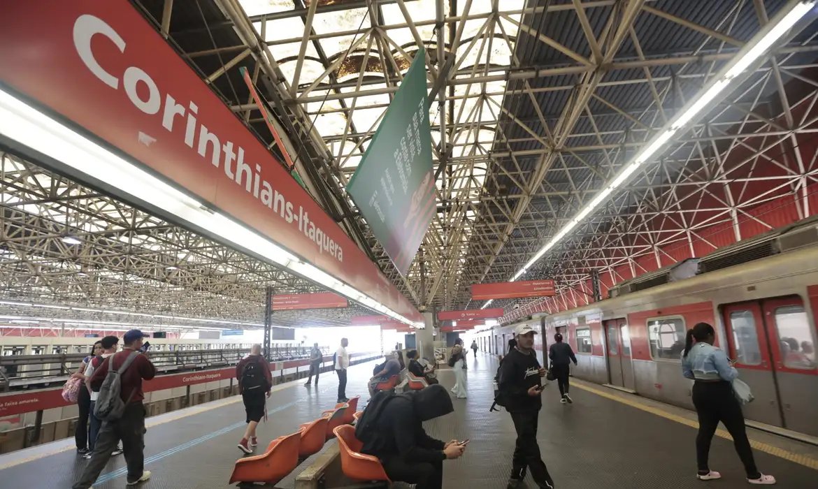 Trabalhadores da CPTM realizam assembleia sobre continuidade da greve