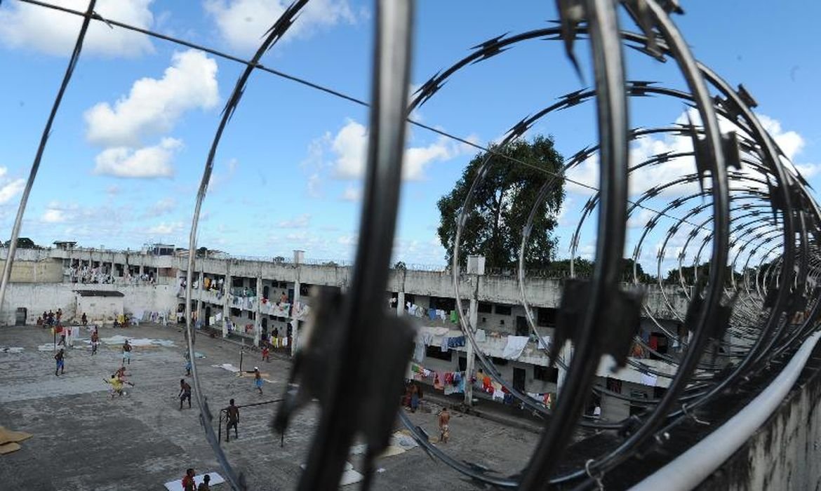 Presídios combatem entrada de itens proibidos para facções criminosas