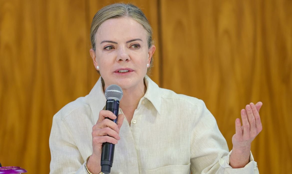 “Perde o Brasil”, diz Gleisi sobre derrubada de vetos do licenciamento