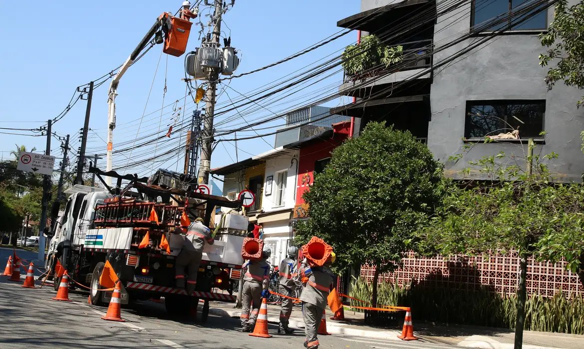 Enel diz que fornecimento de energia deve ser normalizado até amanhã
