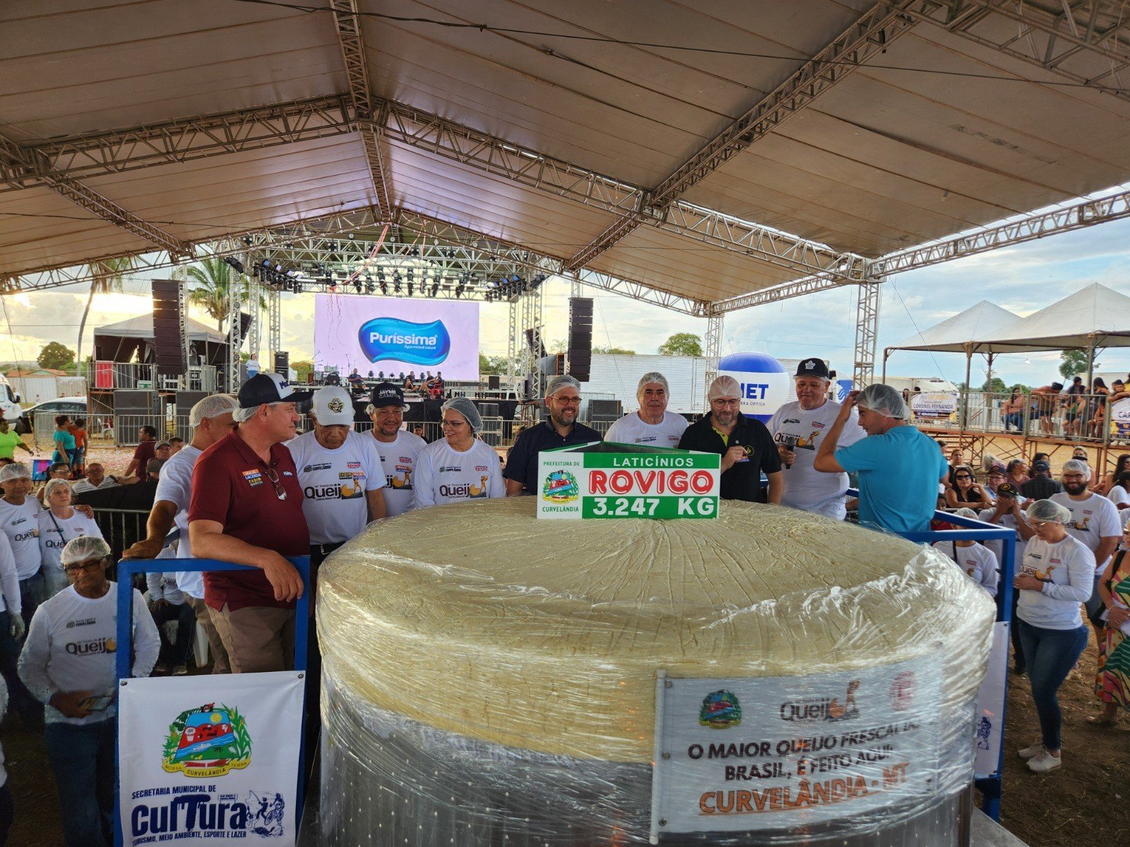 Queijo de 3,2 toneladas produzido em MT bate recorde nacional