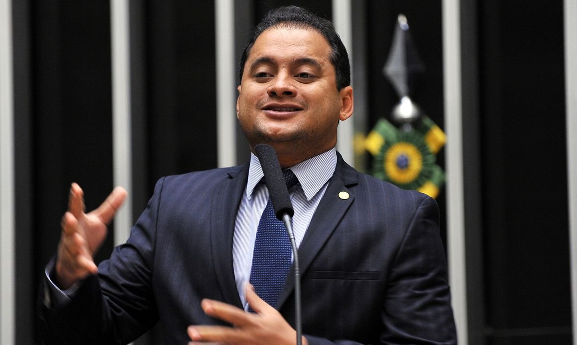 PF aponta senador como \'sustentáculo político\' de esquema no INSS
