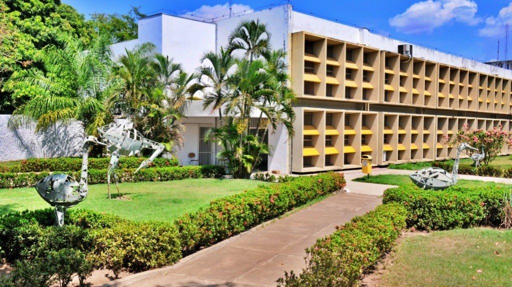 UFMT abre concurso para professores com salários de até R$ 14,2 mil