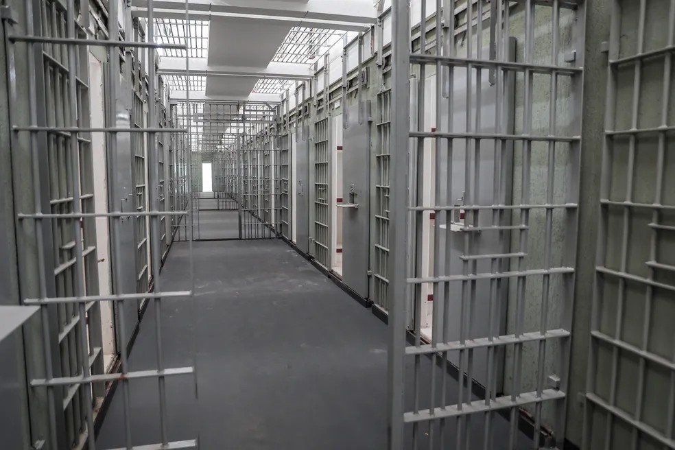 Déficit no sistema prisional em MT leva Justiça a determinar posse de mais de 200 policiais penais