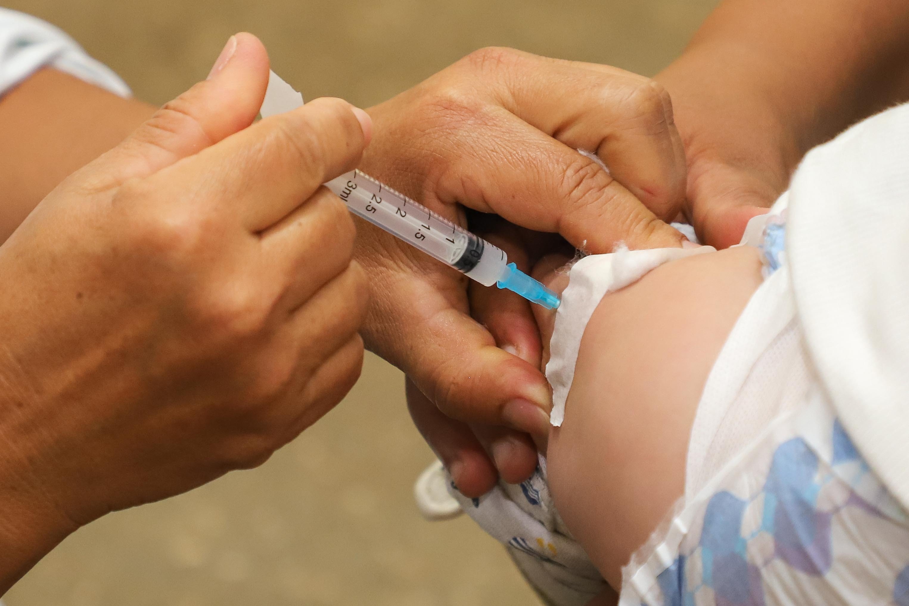 Várzea Grande começa a oferecer medicamento que protege bebês prematuros contra vírus que causa bronquiolite