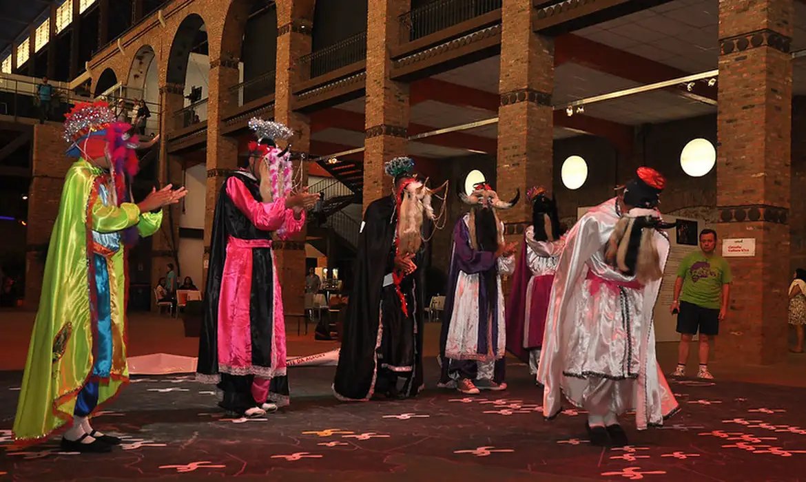 Festejos do Dia de Reis mantêm tradição cultural pelo país