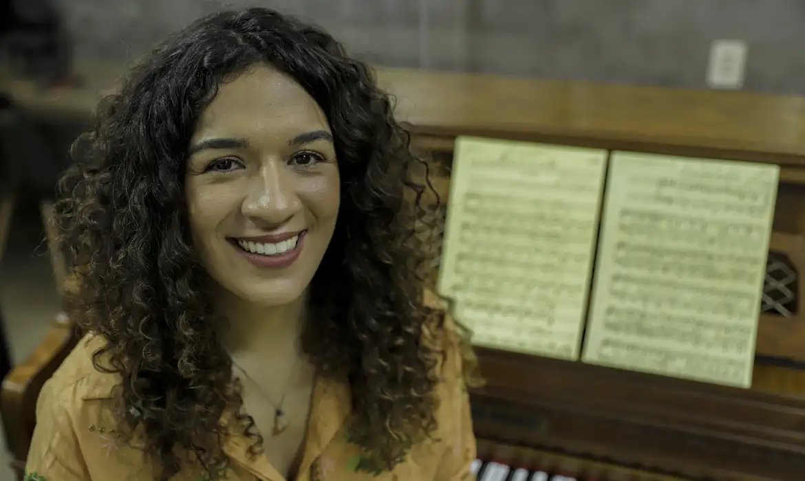 Viva Maria relembra Almerinda Gama e o voto feminino
