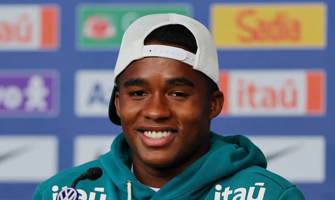 Endrick cita papo com veteranos e confiança em Ancelotti: \"iluminado\"