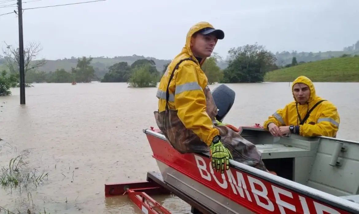 Ciclone extratropical se intensifica em Santa Catarina