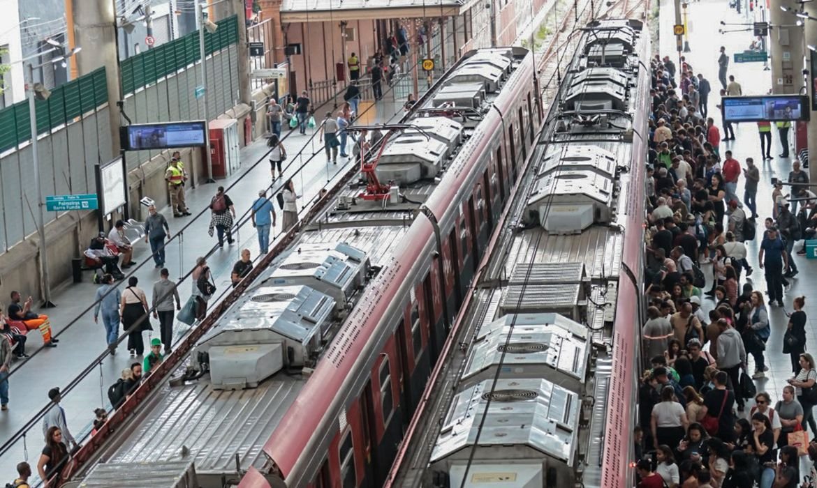 Trabalhadores das linhas 11, 12 e 13 da CPTM entram em greve