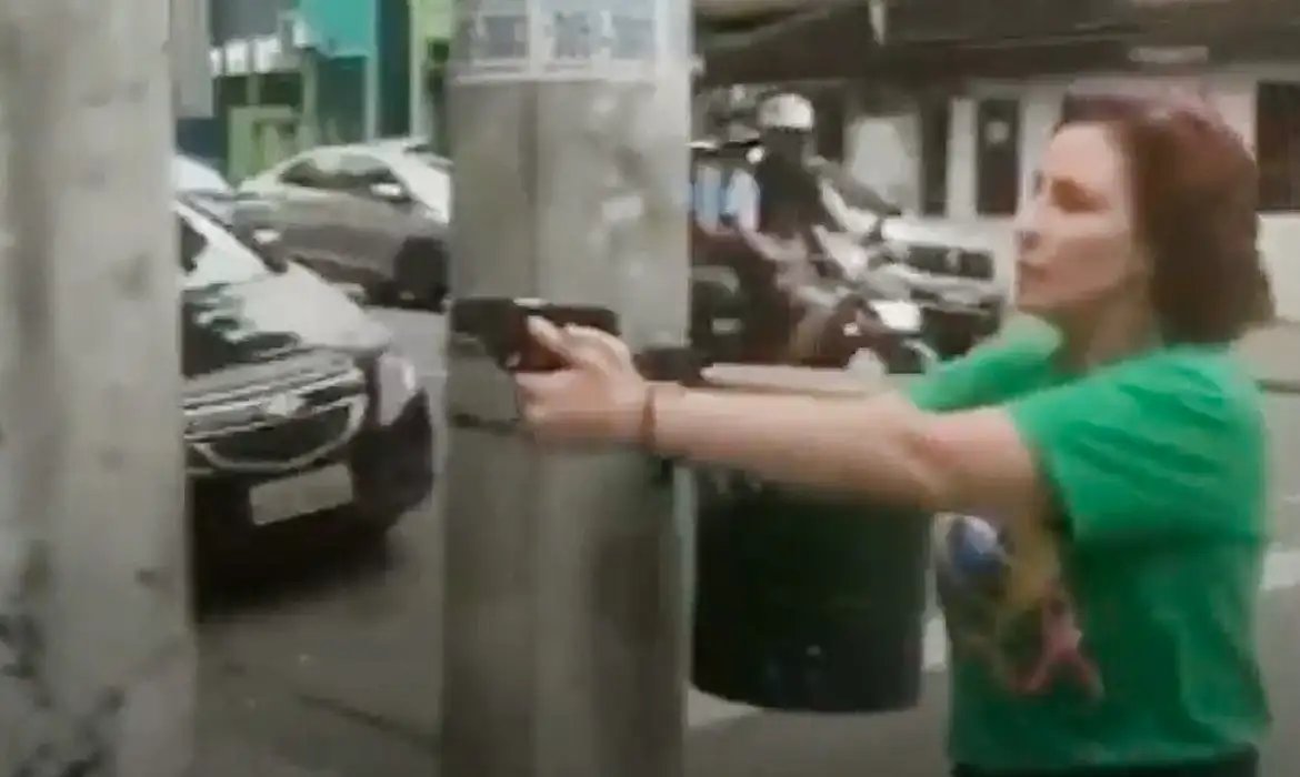 AGU envia à Itália defesa de extradição de Carla Zambelli