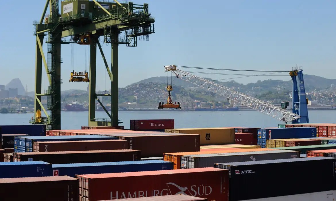 CMN altera regras do Proex e flexibiliza embarques de exportações