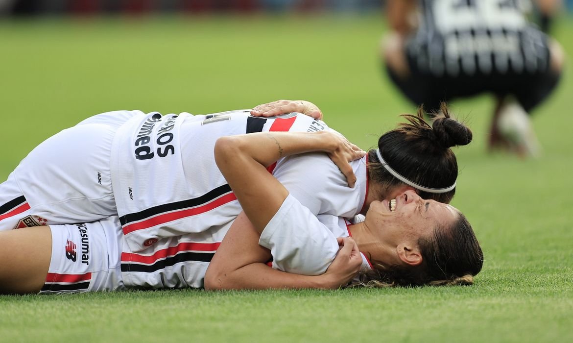 São Paulo segura Corinthians e é campeão brasileiro pela 1ª vez