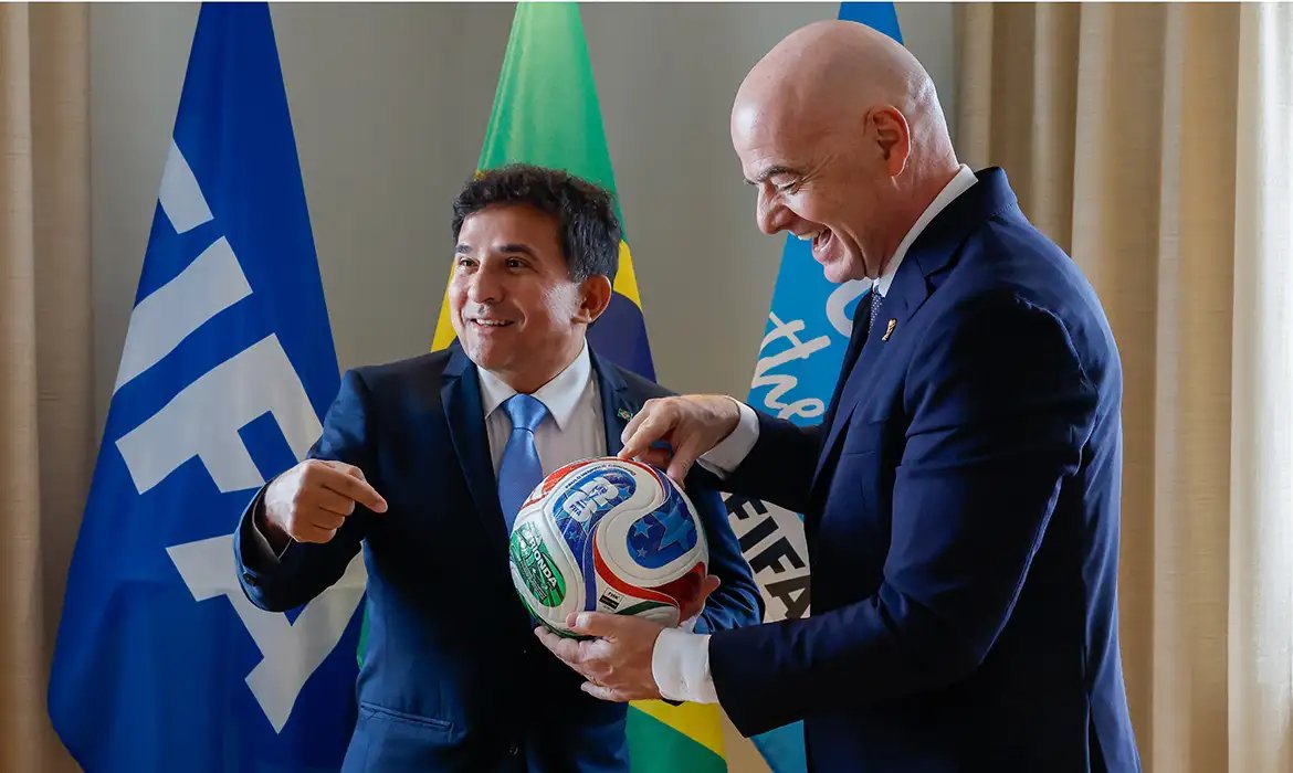 Ministro do Esporte entrega marco regulatório da Copa Feminina à Fifa