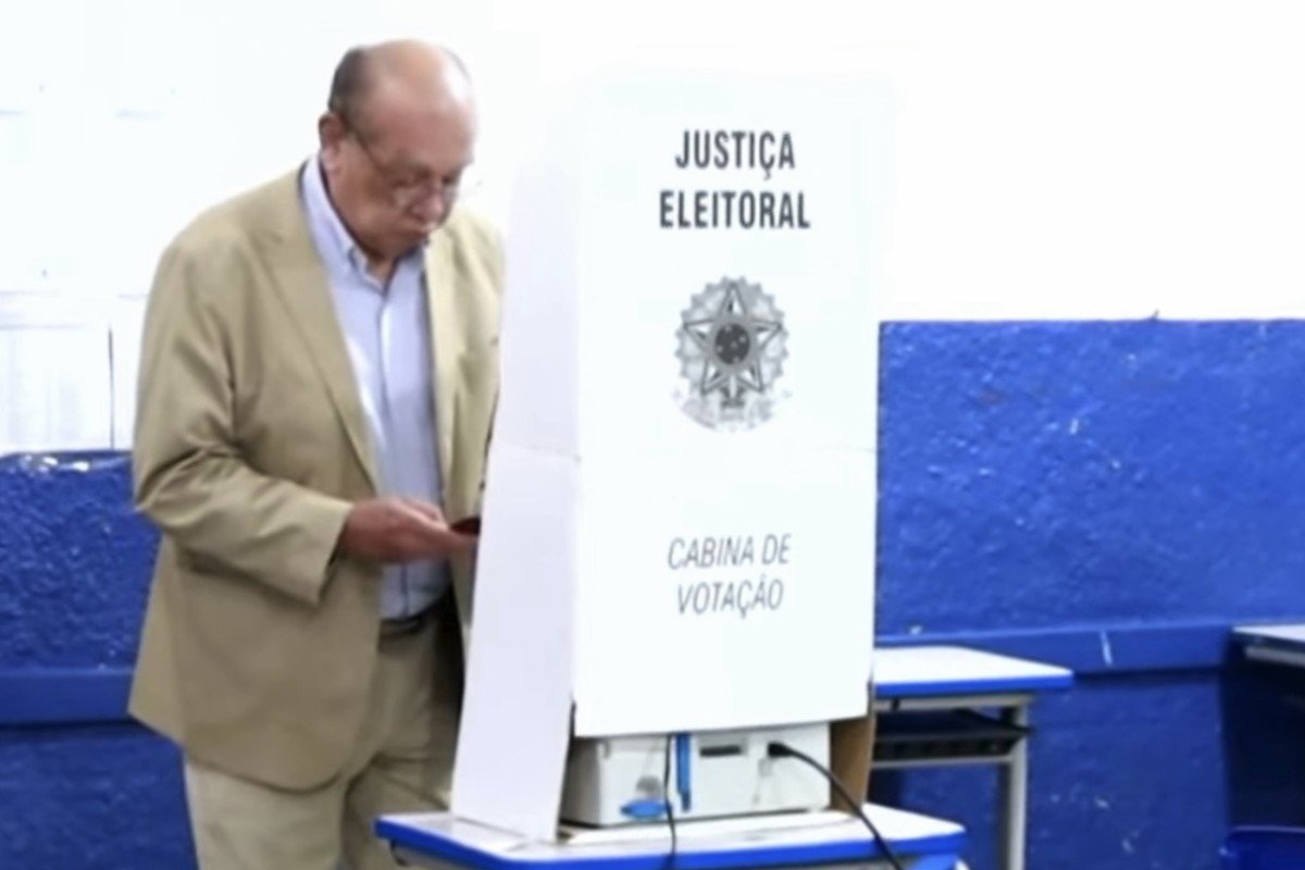 Gilmar Mendes vota em Diamantino, cidade onde nasceu, em MT