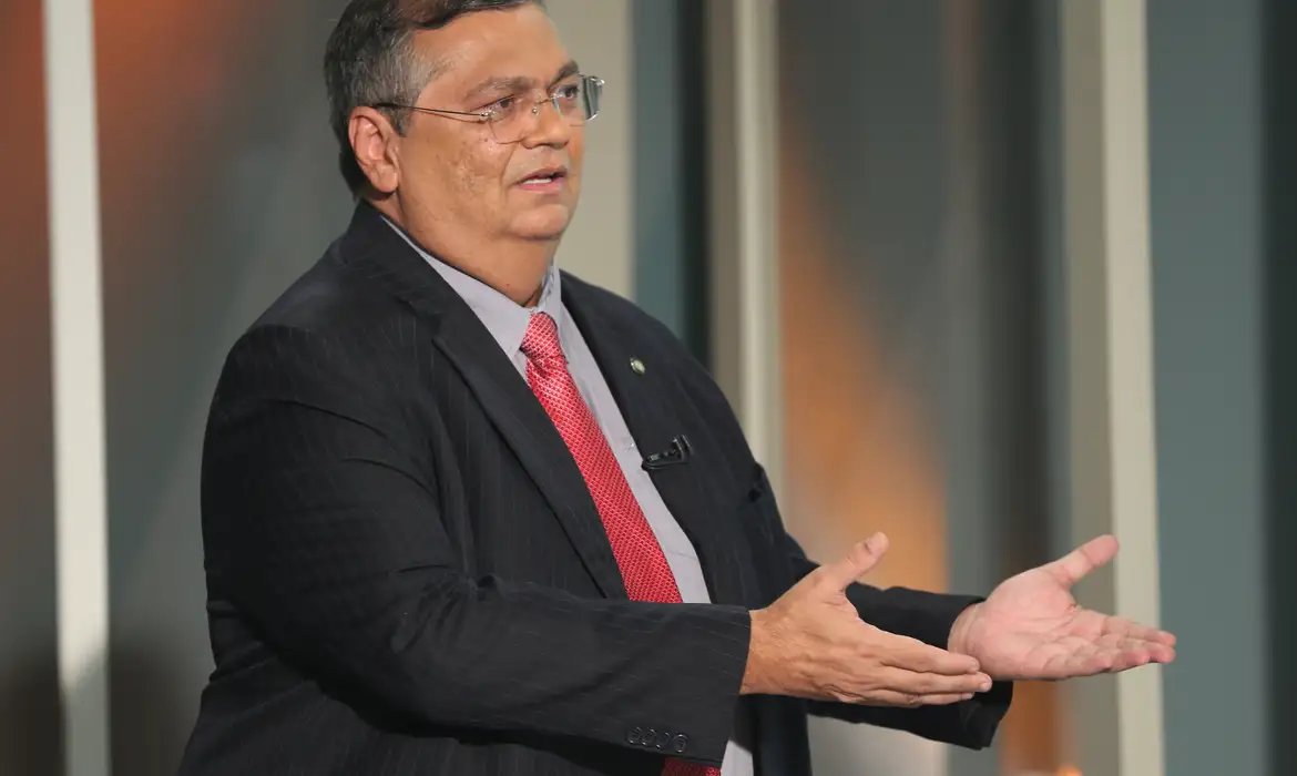 Dino manda PF investigar novas irregularidades em emendas Pix