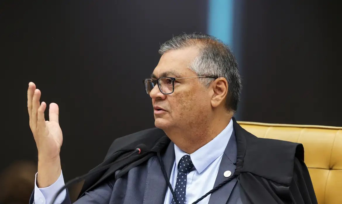 Dino vota por afastar Lei da Anistia para crimes permanentes