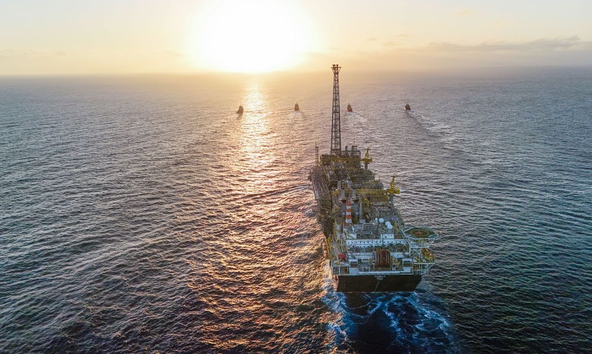 Petrobras supera projeções e tem produção recorde em 2025