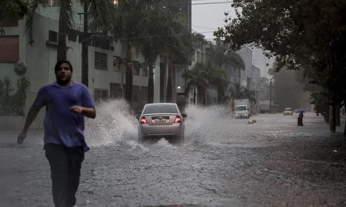 SP: Defesa Civil alerta para chuvas fortes, rajadas de vento e granizo