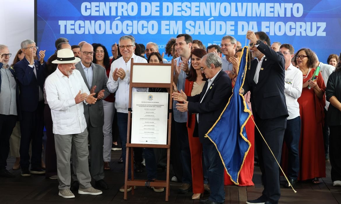 Brasil não é menor nem menos competitivo do que ninguém, diz Lula