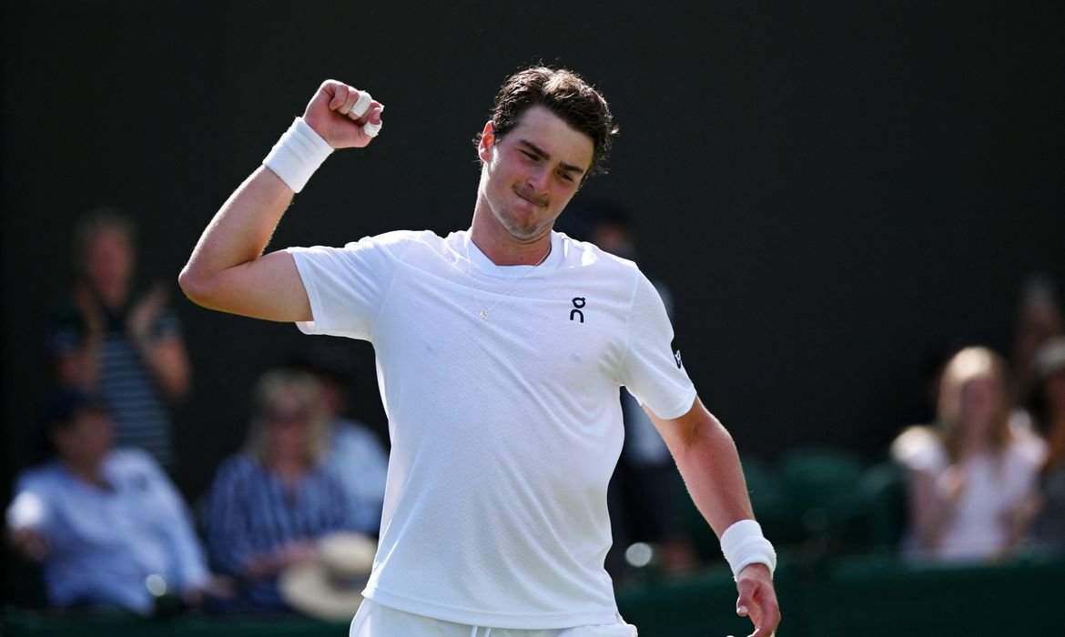 João Fonseca crava segunda vitória no Torneio de Wimbledon, em Londres