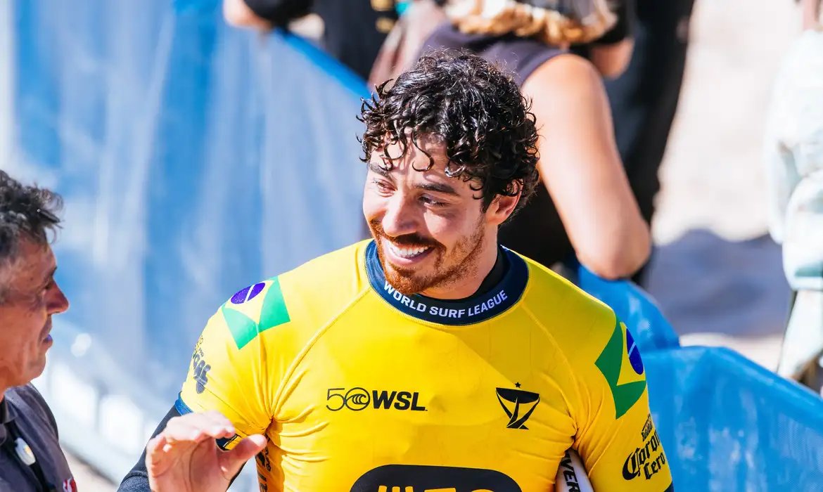 Surfe: Yago Dora, Ítalo Ferreira e Medina vão às quartas em Peniche 