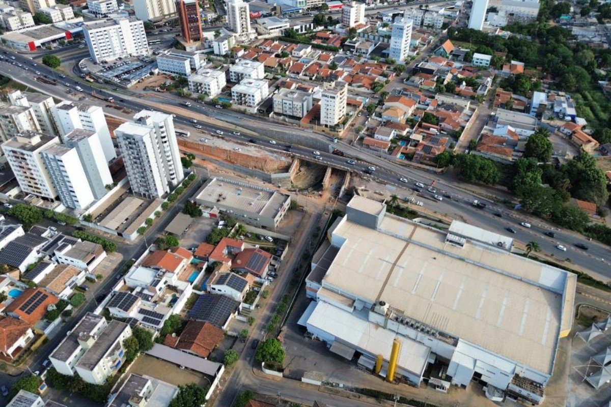 Trânsito na avenida Miguel Sutil em Cuiabá é interditado durante fim de semana para obras do BRT