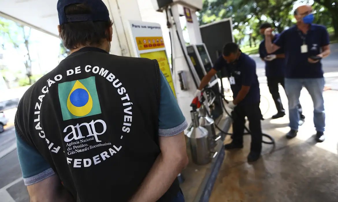 Em três meses, ANP fez 21 autuações por preço abusivo de combustível