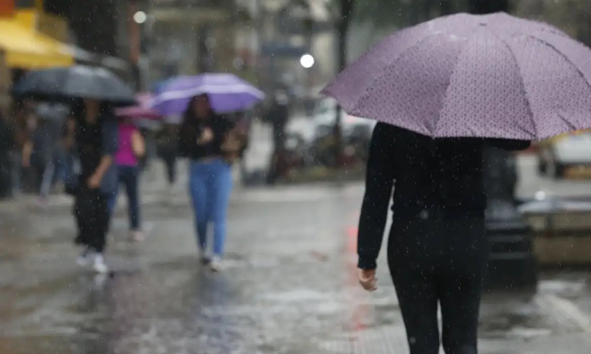 Inmet emite sete alertas de perigo para chuvas intensas e tempestades