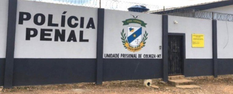 Motociclista morre após bater contra caminhão estacionado em frente à cadeia em MT