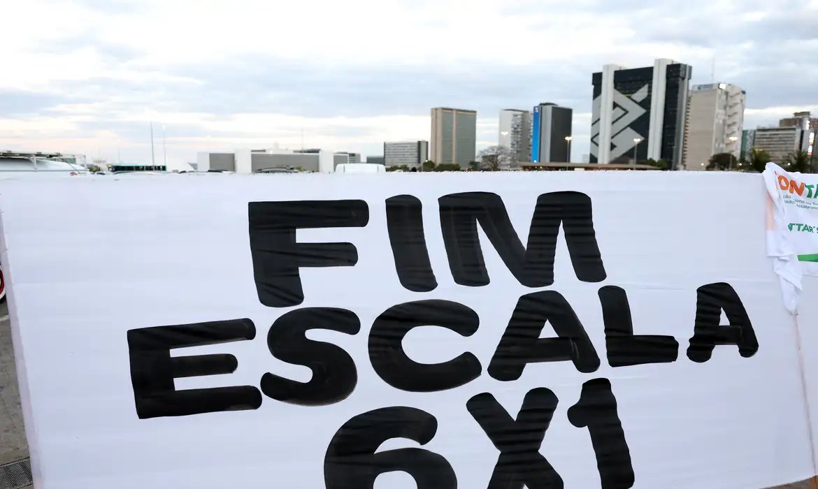 Vereadores fazem “protocolaço” de projetos pelo fim da escala 6x1