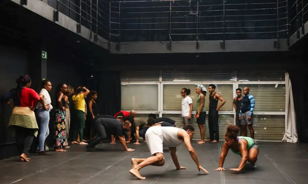 Faculdade pública de teatro em SP abre inscrições até dia 15