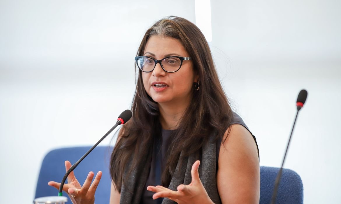 Demanda por trabalhadores mantém mercado resiliente, avalia IBGE