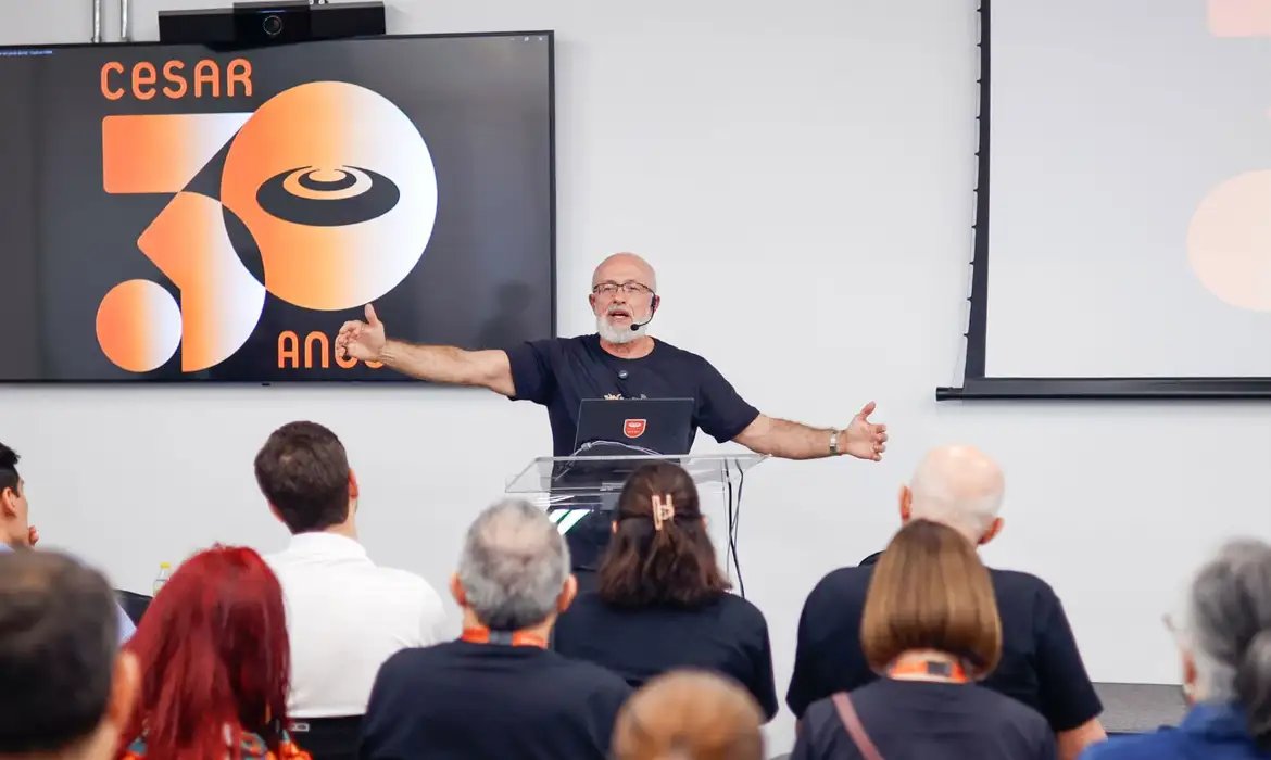 É preciso desaprender para conviver com a IA, explica Silvio Meira 