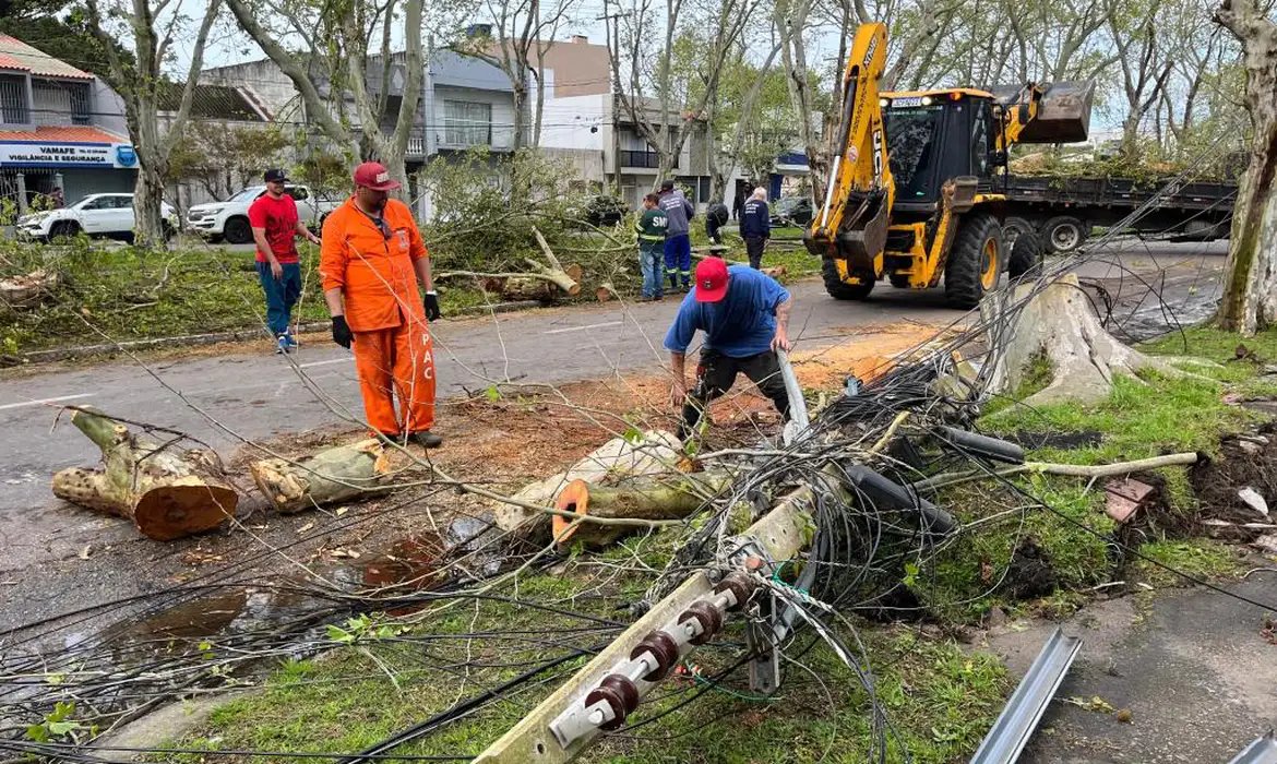Tempestade no Rio Grande do Sul deixa pelo menos quatro vítimas