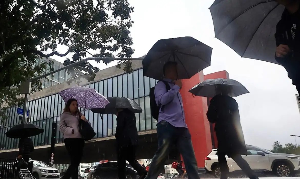 Fim de semana na capital paulista terá chuva forte e rajadas de vento