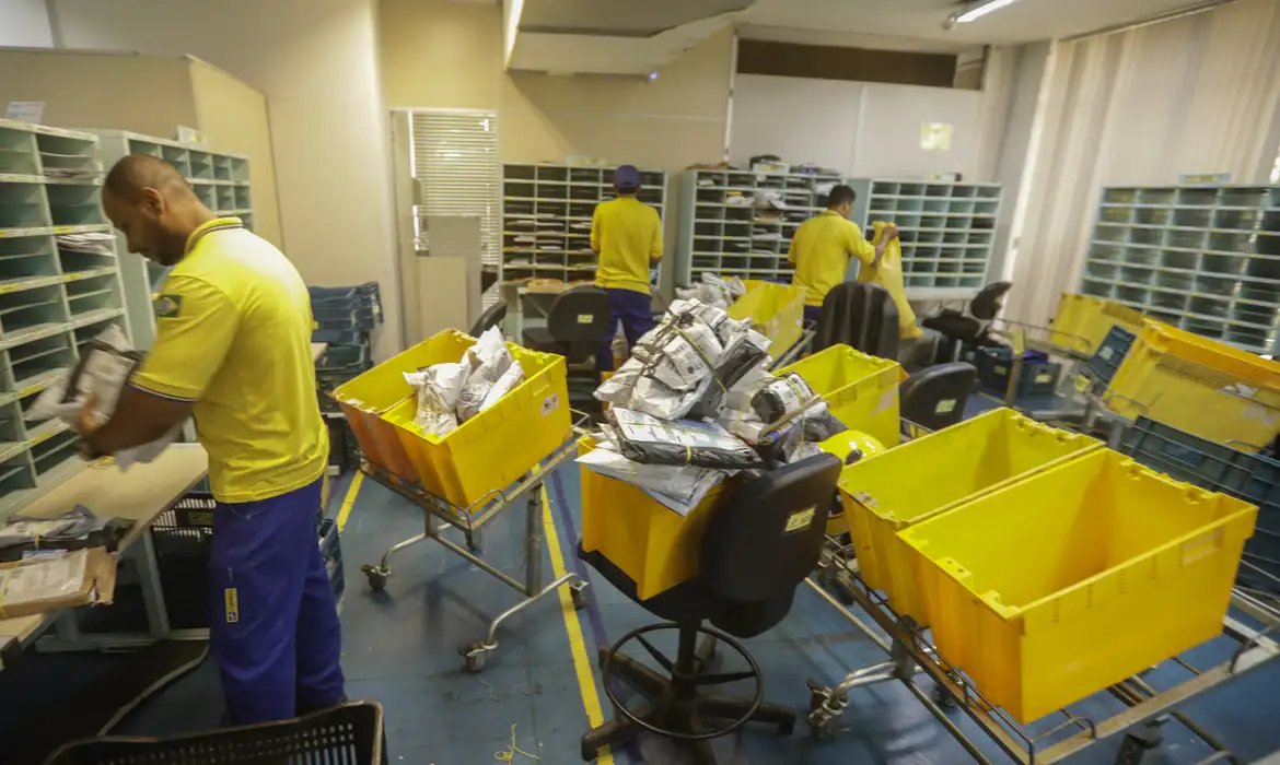 Correios aprovam demissão voluntária e fechamento de agências