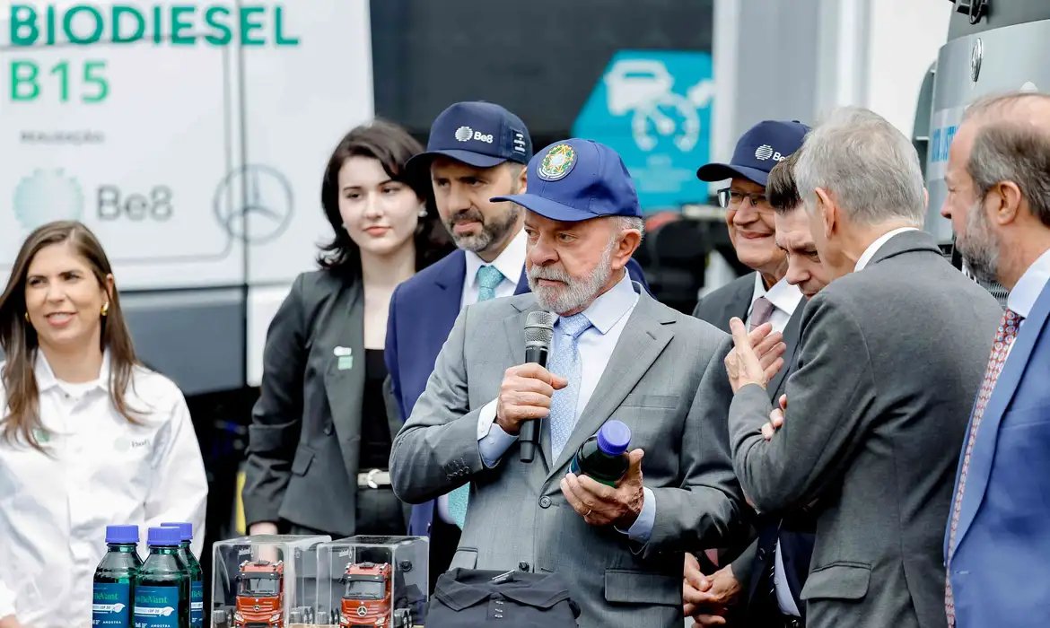 Lula diz que ainda não é possível abrir mão de combustíveis fósseis
