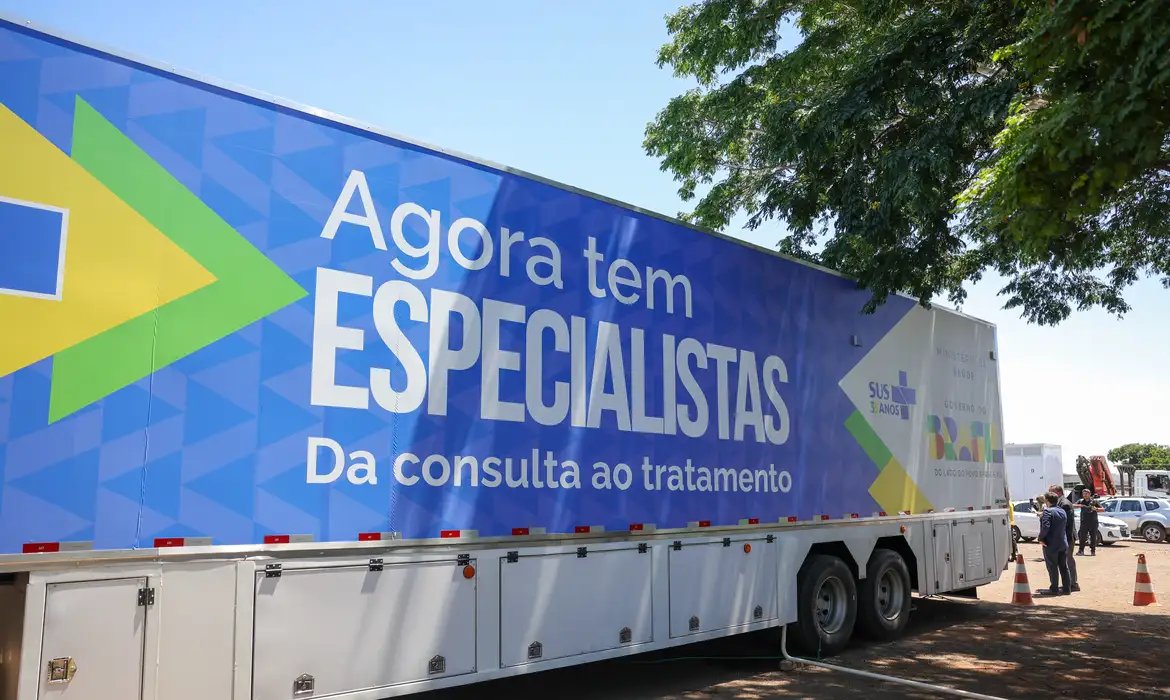 Agora Tem Especialistas lança em Manguinhos carreta de saúde da mulher