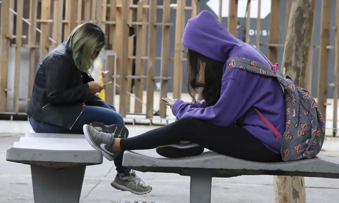 Na era da IA, inclusão digital deve ser crítica, defende educadora