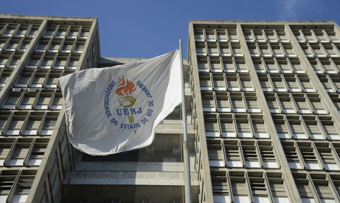 Peças universitárias e de escolas técnicas ocupam palcos da Uerj