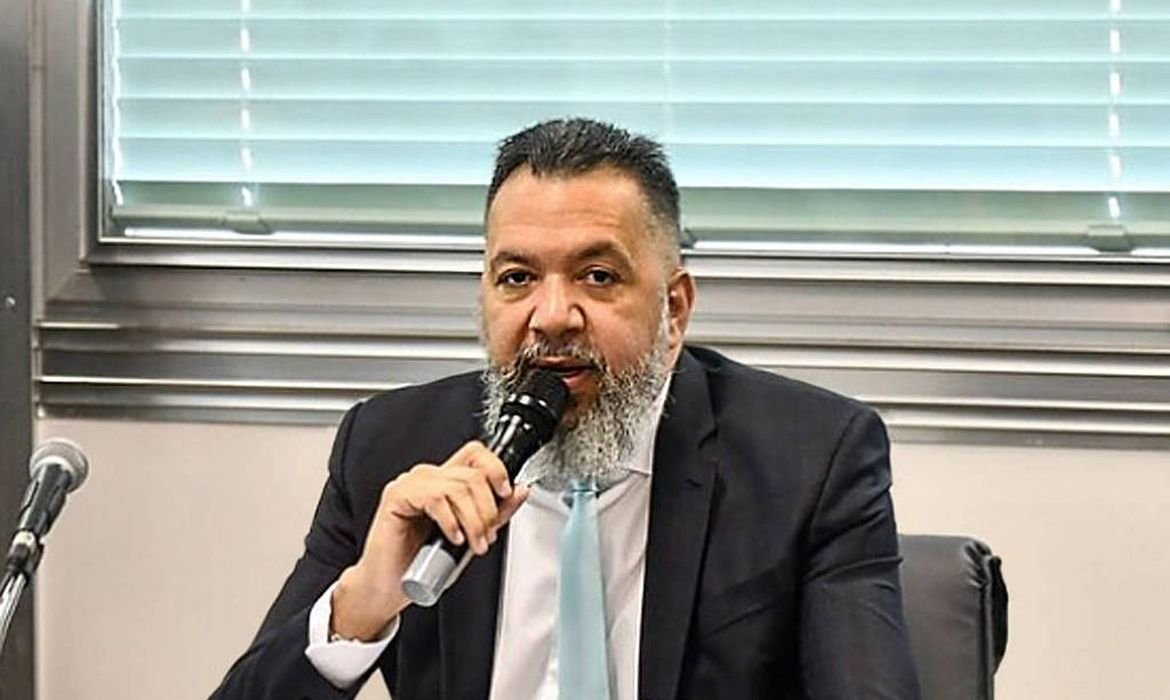 Moraes manda soltar ex-prefeito de Belford Roxo, após prisão com fuzil