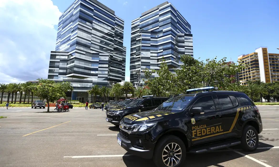 PF quer investigar entrada de ex-assessor de Bolsonaro nos EUA