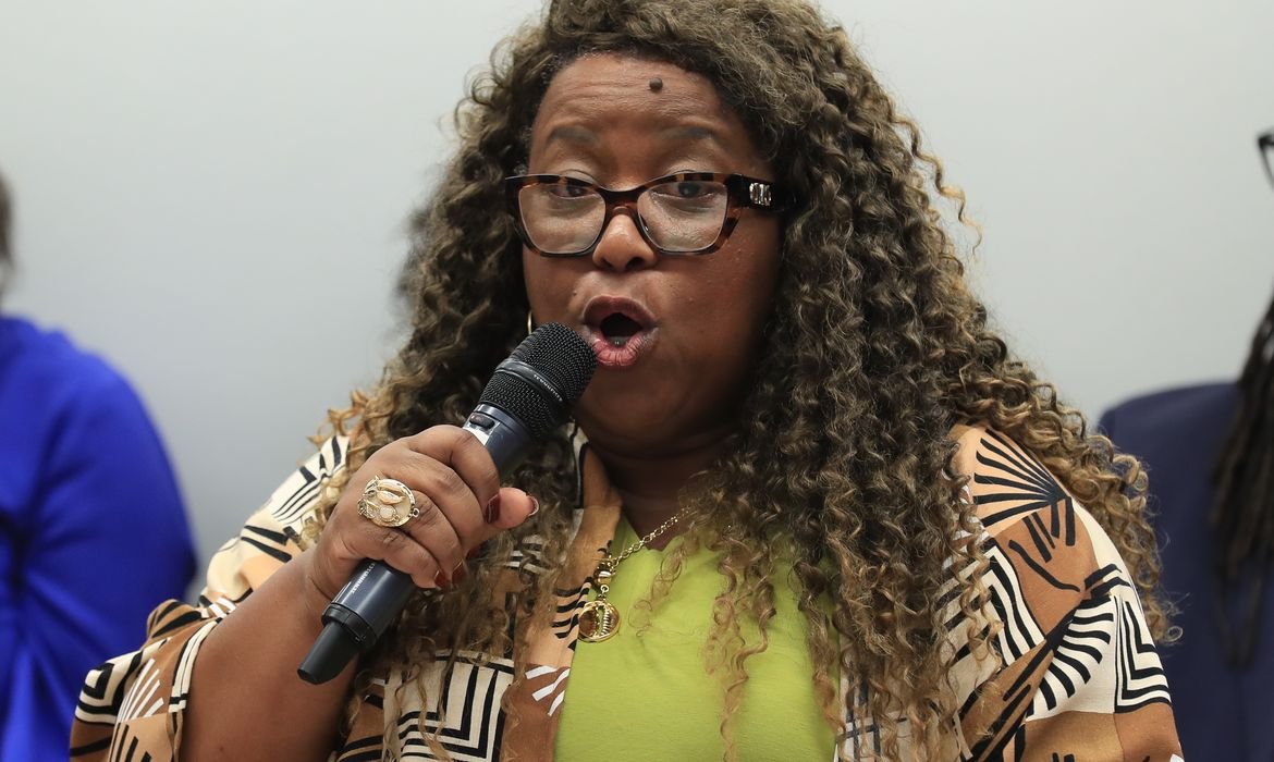 Macaé diz que carta de princípios dos direitos humanos foi \"rifada\"