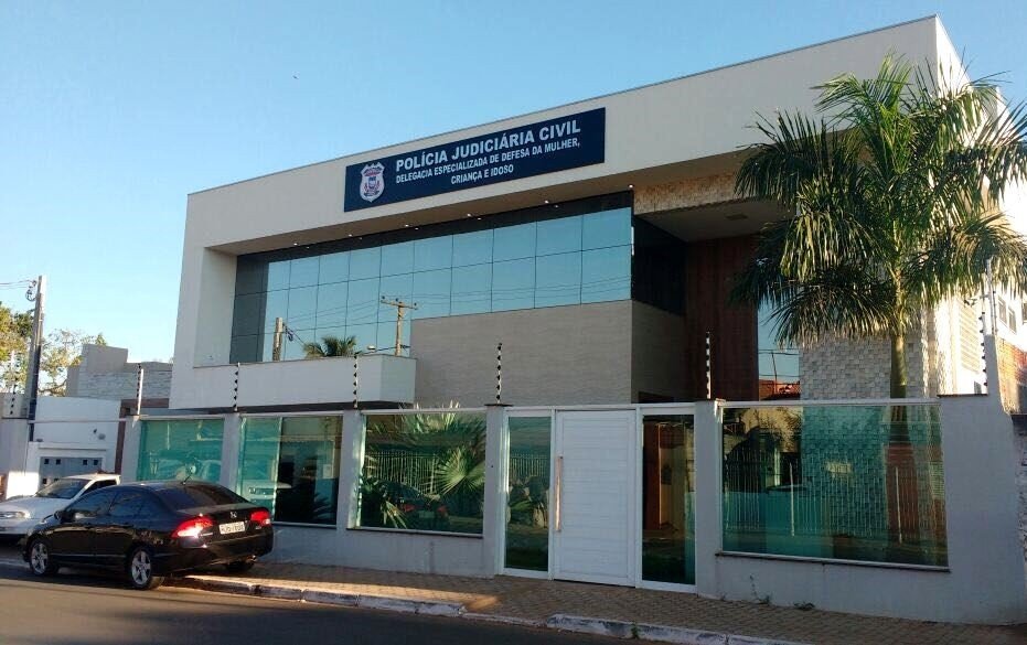 Homem é preso por agredir mulher e manter adolescente em cárcere privado em MT