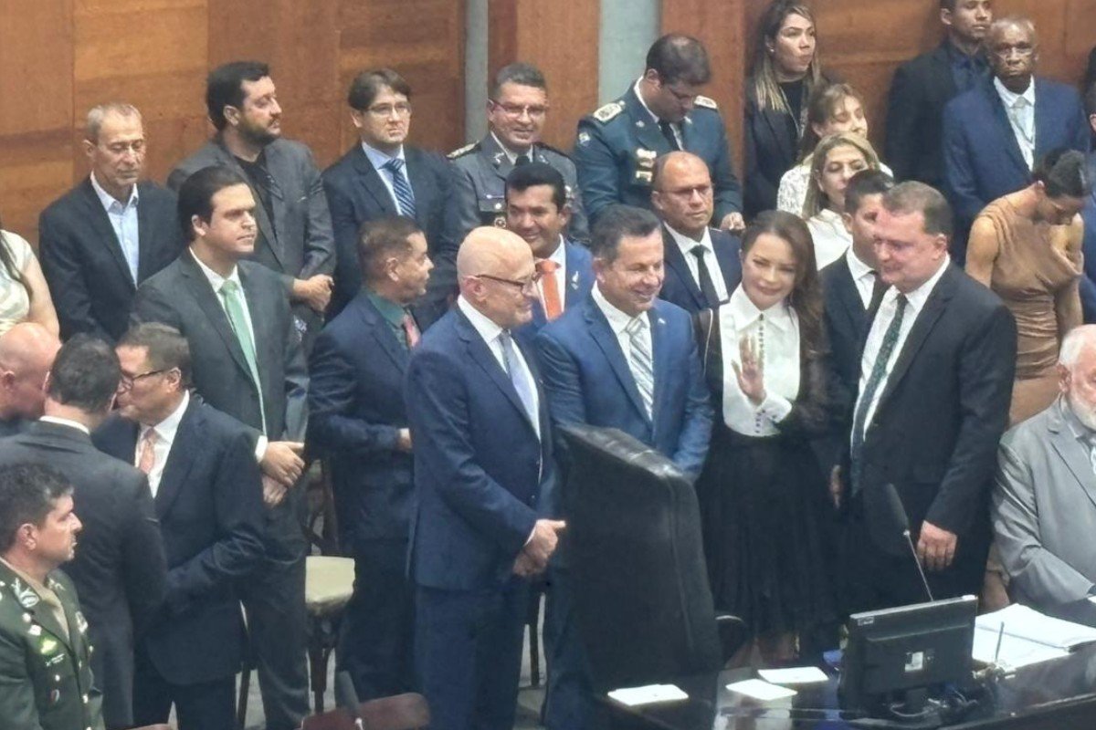 Vice assume cargo após renúncia de governador de MT
