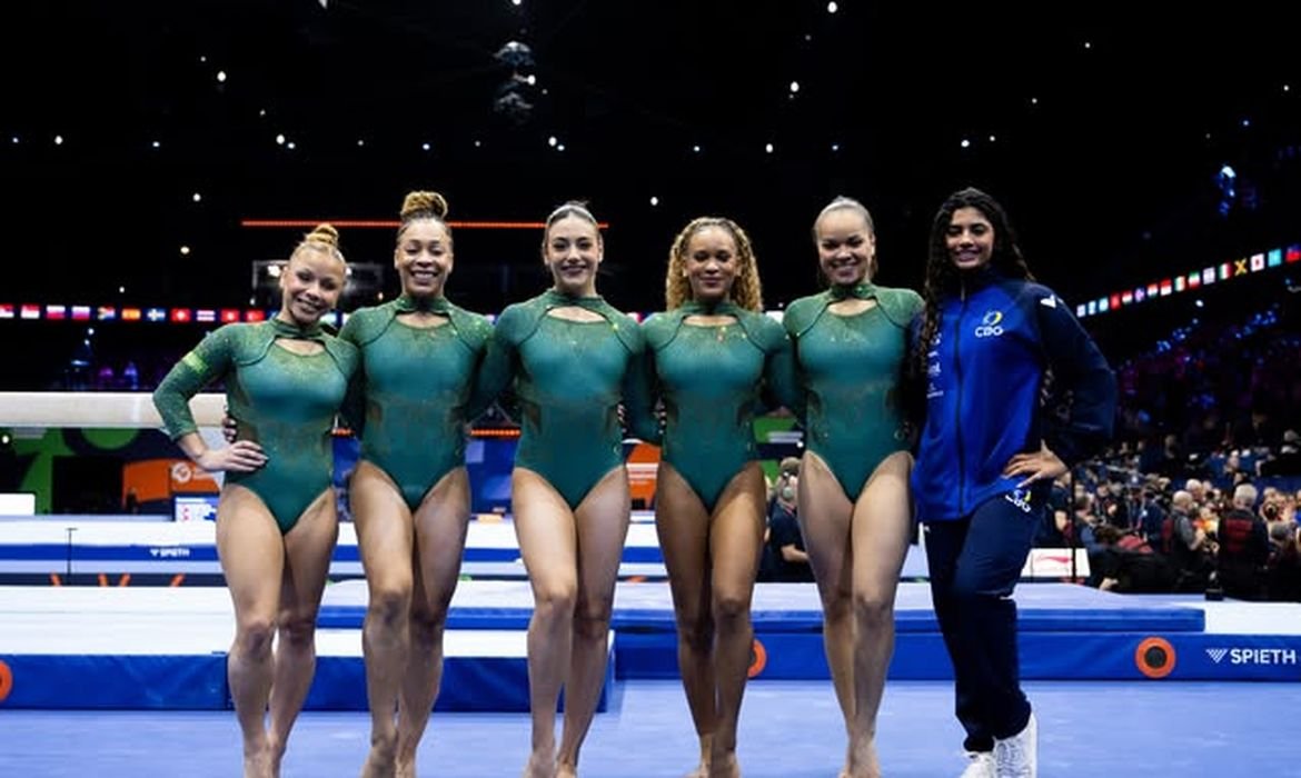 Brasil fica em 5º lugar na final por equipes do Mundial de Ginástica 