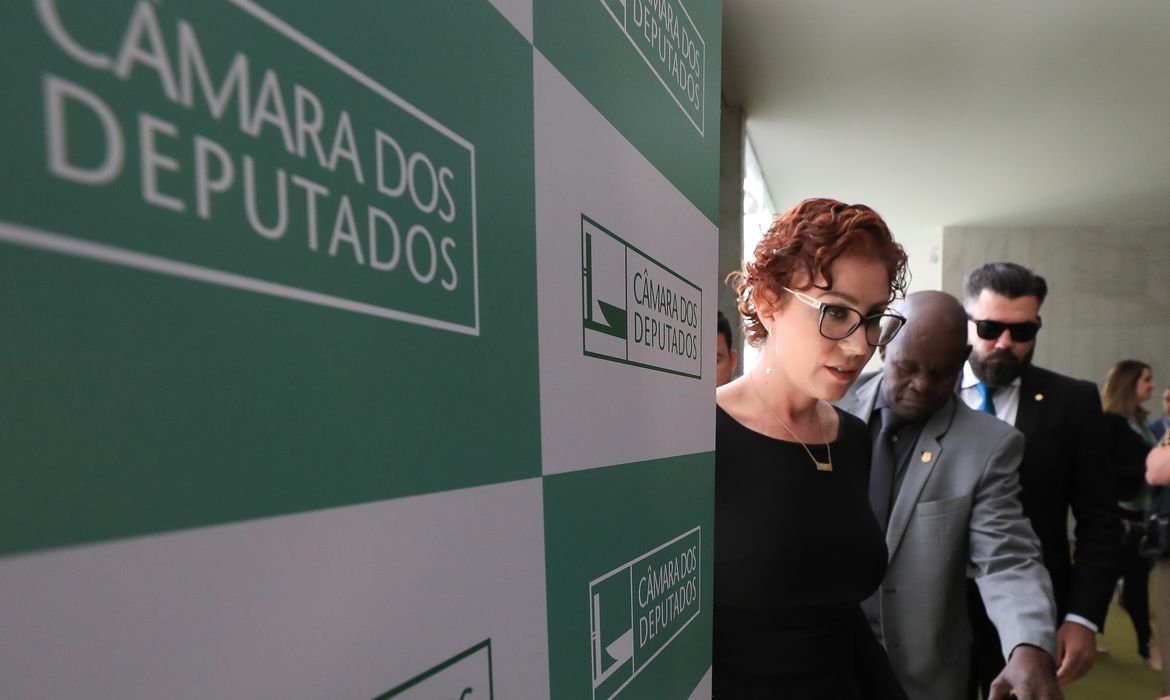 Itália julga extradição de Carla Zambelli, nesta terça-feira 