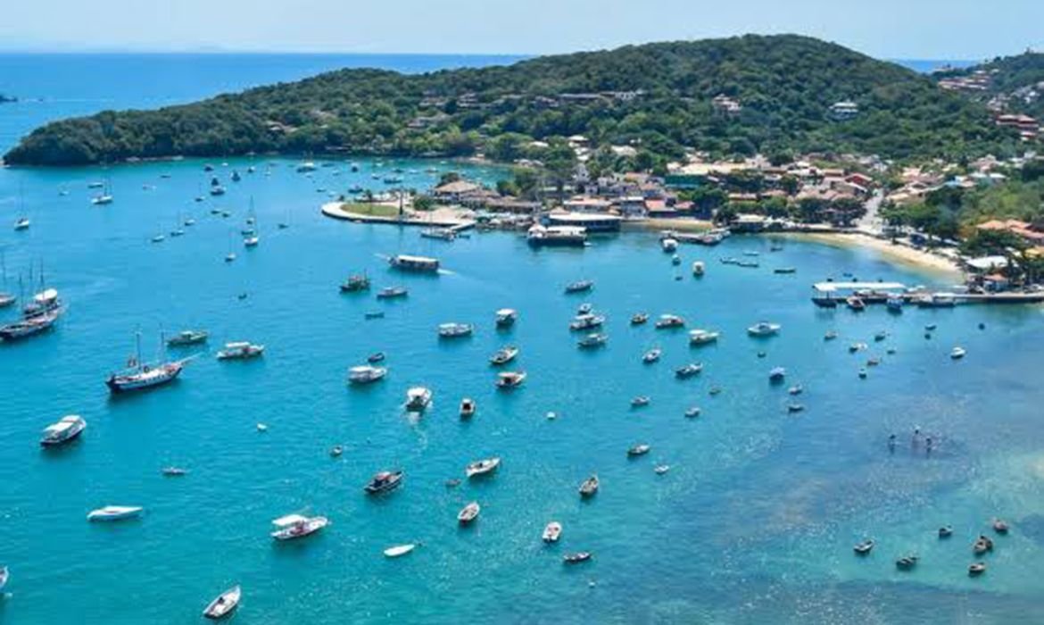 MPRJ mira cobrança ilegal para autorizar festas em barcos em Búzios
