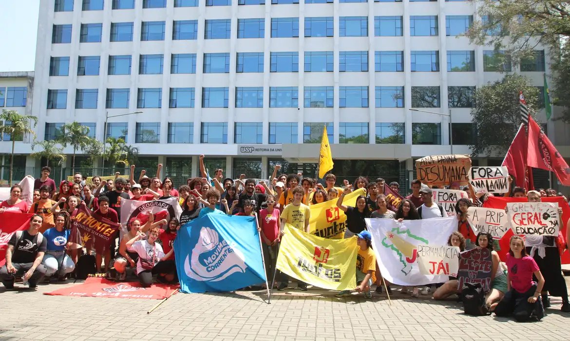 Estudantes encerram greve de quase dois meses na USP